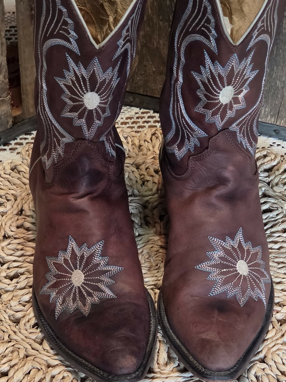 Justin Boots Brown Leather Embroidered Western Cowboy Boots